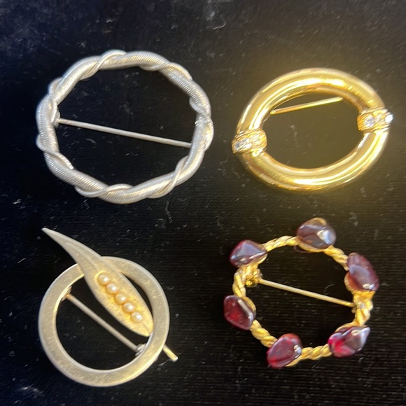 Take these 8 Brooches for one price - Picture 4 of 4